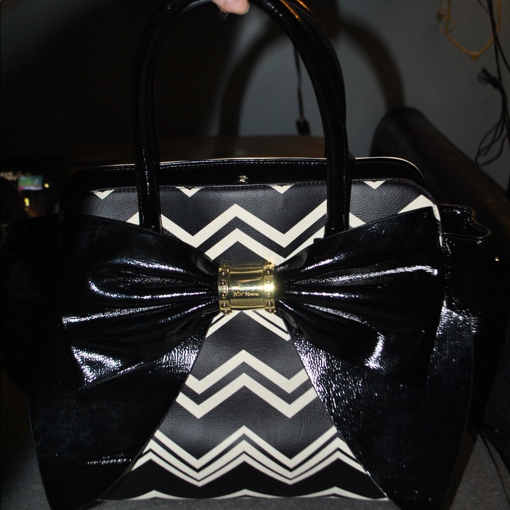 Betsey Johnson large bow shoulder bag
